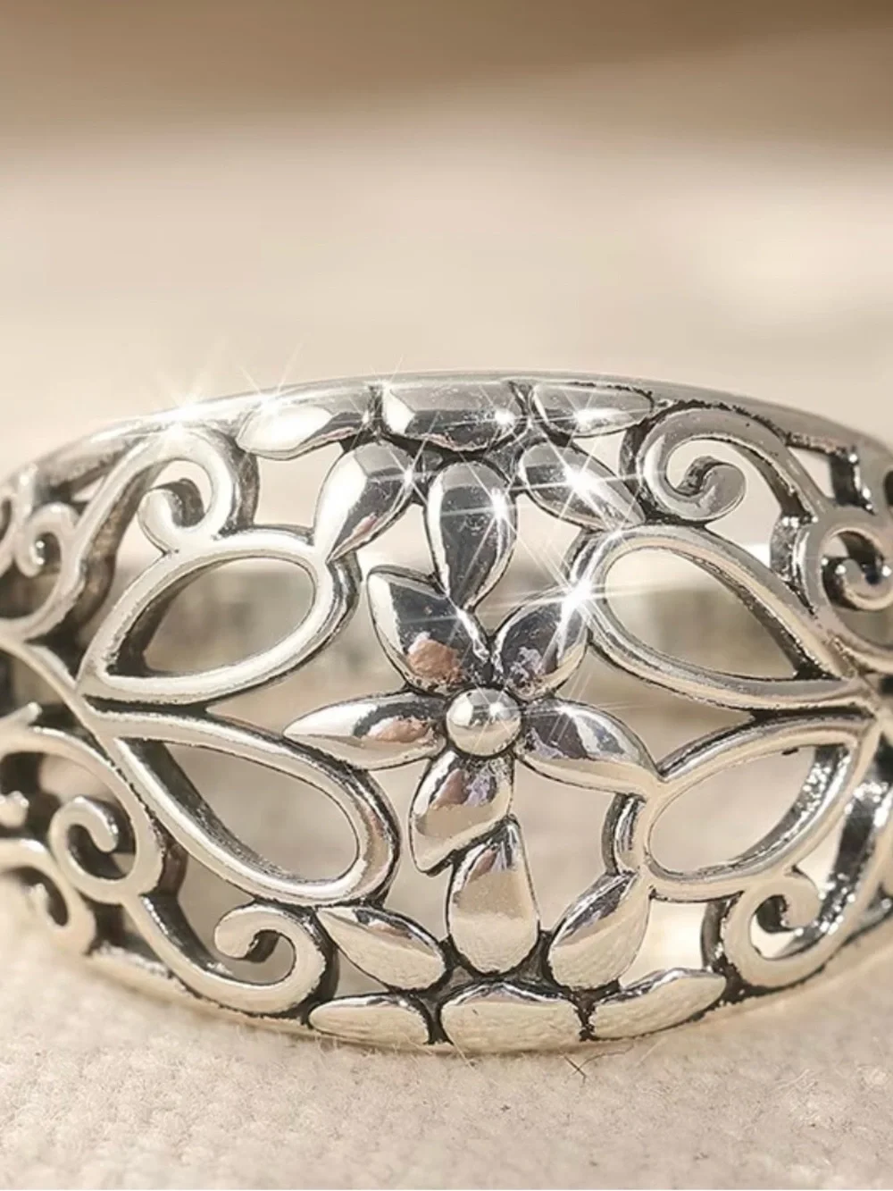 Elegant Silver Floral Filigree Women's Ring